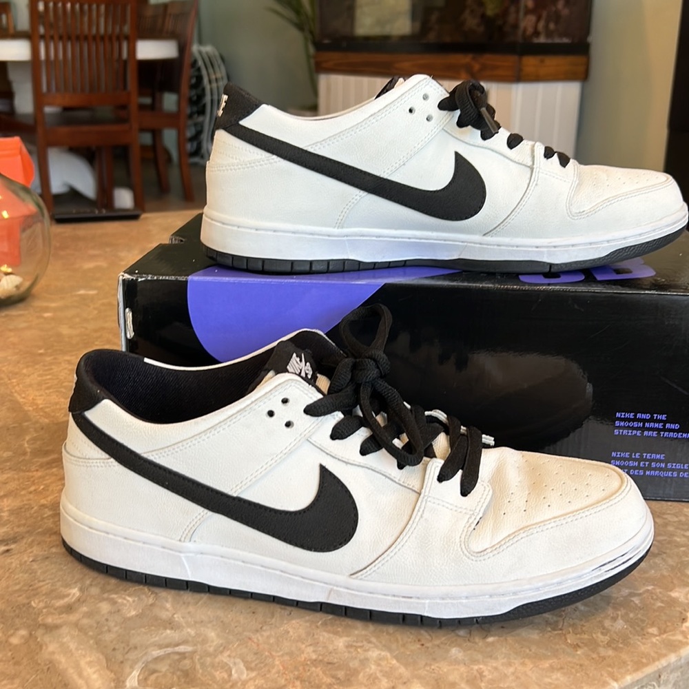 Nike SB Dunk Low Sneakers
